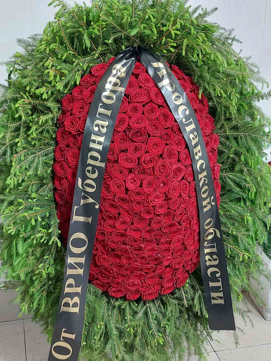 Венок ритуальный из роз
